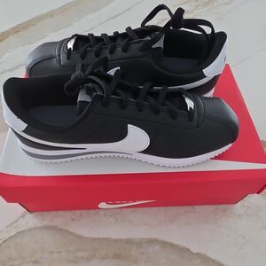 Nike Cortez Leather casual sneakers in black and white SIZE 7Y NIB
